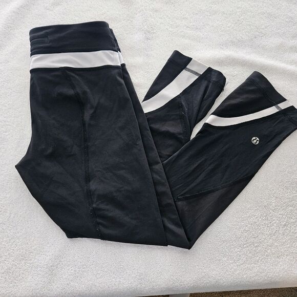 Lululemon Run: Inspire Crop II Black/white Size 4 W6830S. MSRP $89.00 - Picture 5 of 12